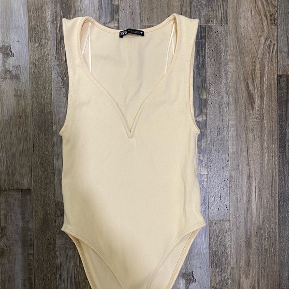 Zara plunge neck bodysuit! - Picture 1 of 4
